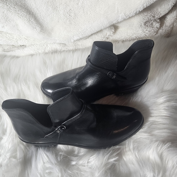 Sam Edelman Palmer Booties - Picture 6 of 7